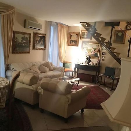 The Trip House - Between The Center And The Sea - Free Wifi And Jacuzzi Catania Bagian luar foto