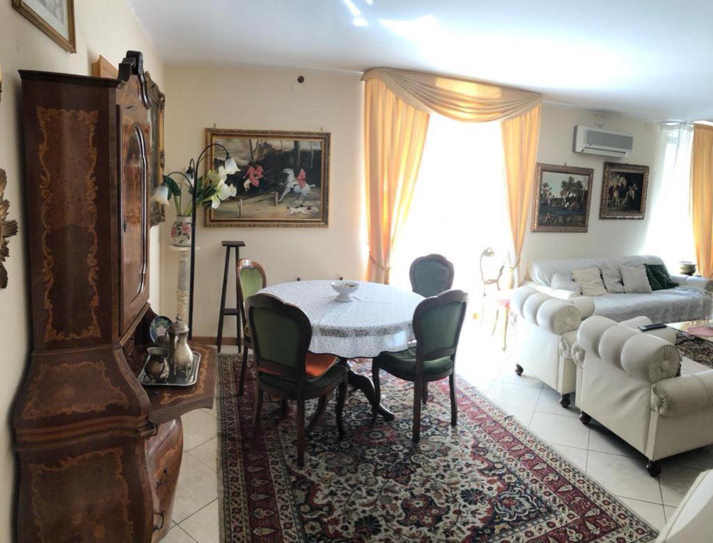 The Trip House - Between The Center And The Sea - Free Wifi And Jacuzzi Catania Bagian luar foto