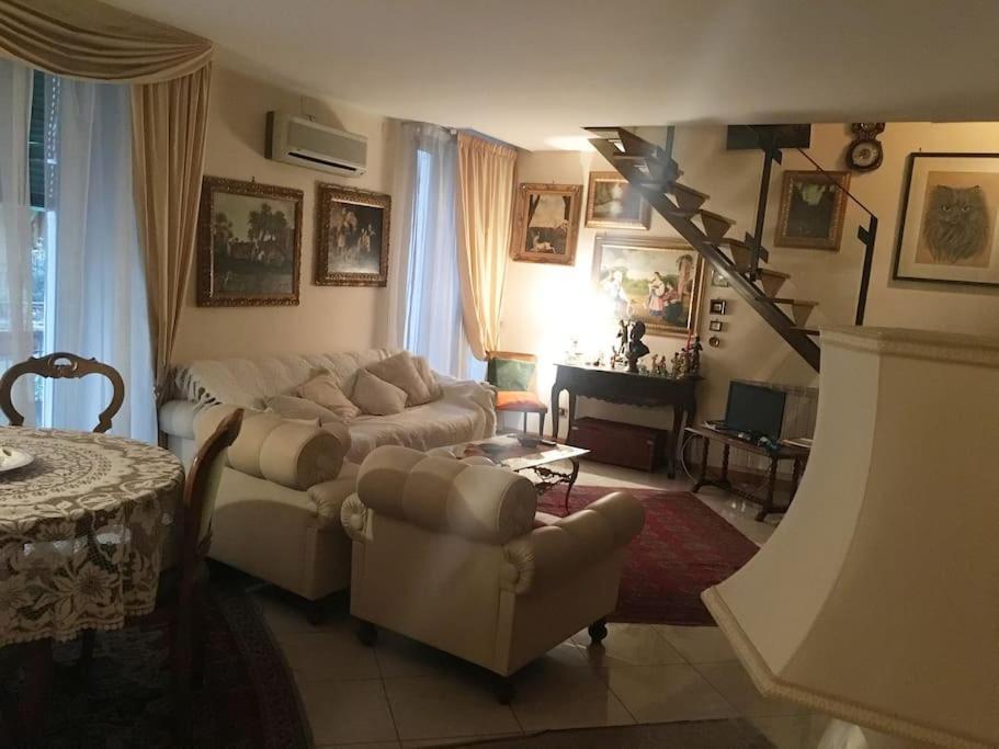The Trip House - Between The Center And The Sea - Free Wifi And Jacuzzi Catania Bagian luar foto